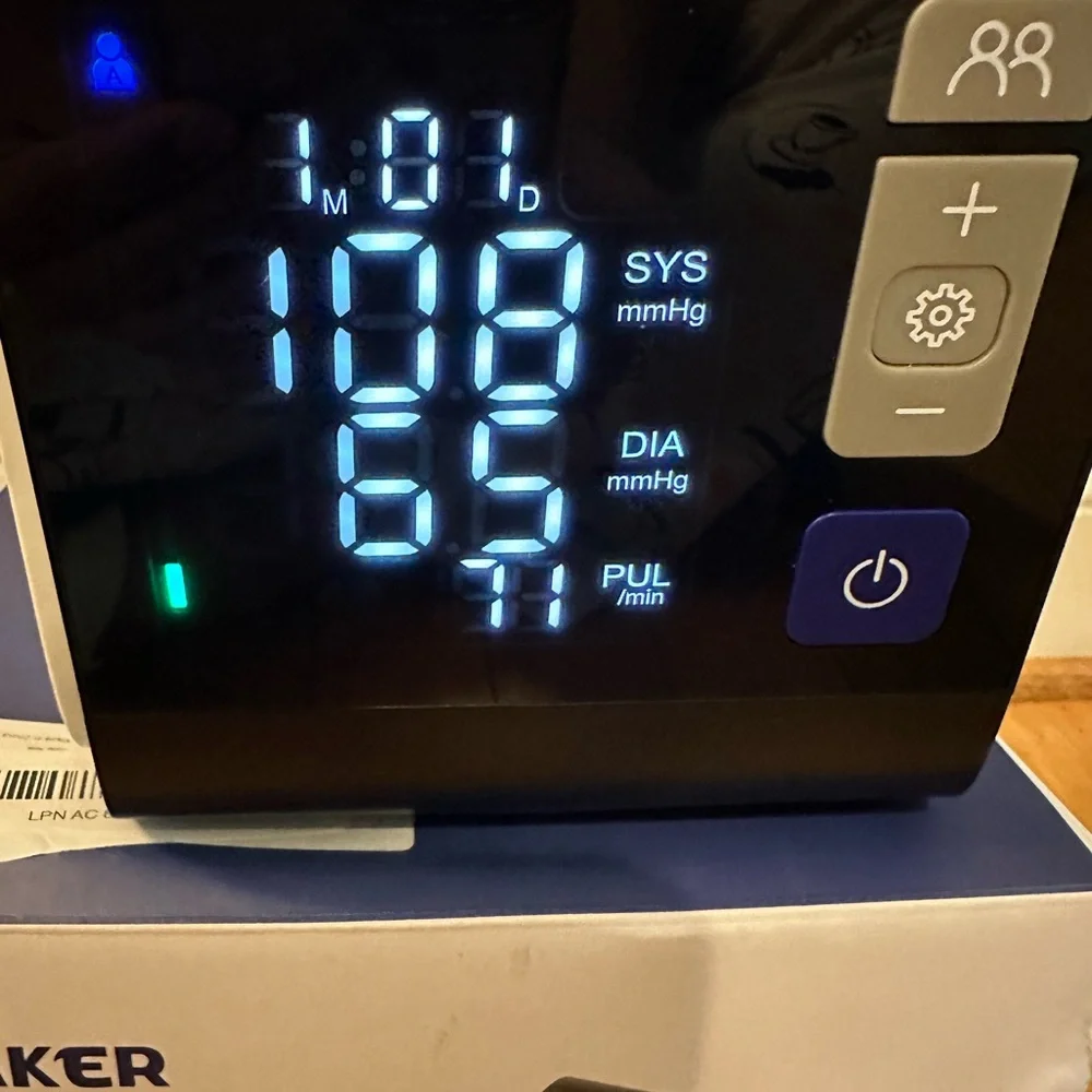 Saker U90B Upper Arm Electronic Blood Pressure Monitor  New Open Box